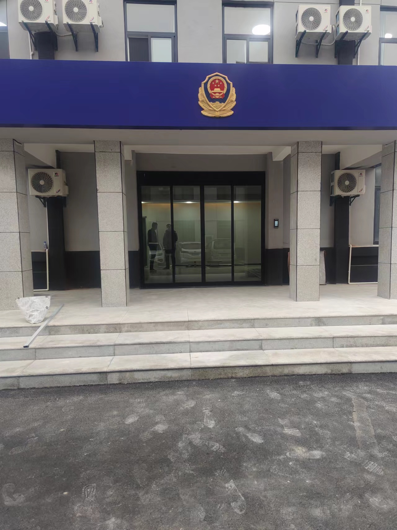 謂南華州區(qū)公安局，自動門智慧空間